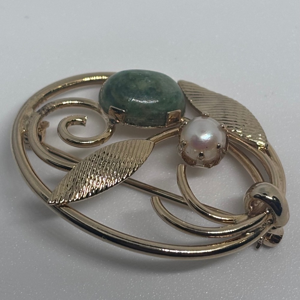 Vintage Sarah Coventry Brooch Gold Tone Leaf Faux Pearl Green Stone
